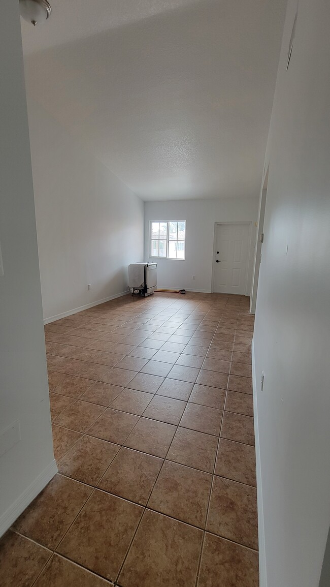 Living/dining room - 1261 SE 28th Ct