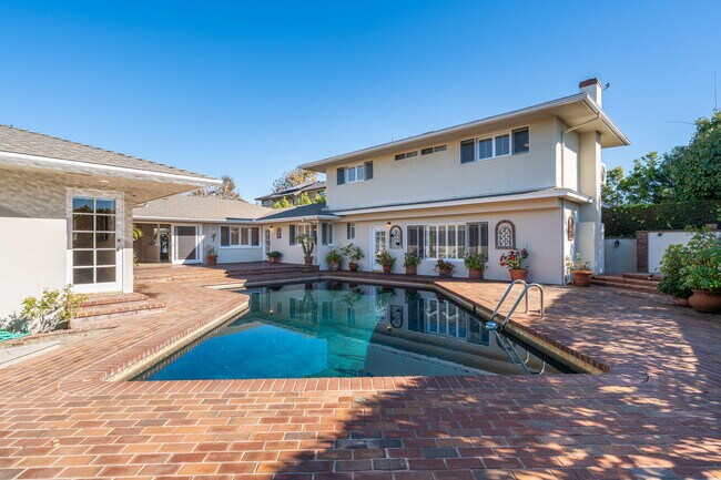 Building Photo - 14972 Camarosa Dr