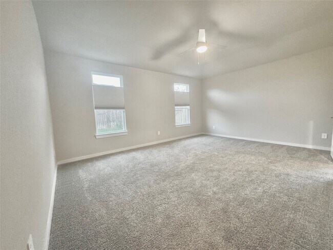 Building Photo - 14273 Lake Lodge Dr