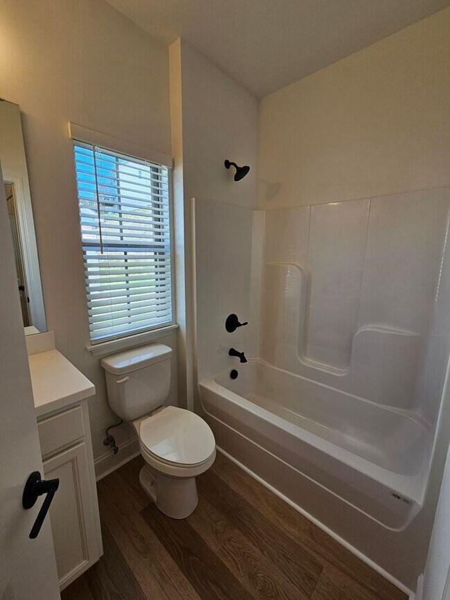 Building Photo - Modern Home in Karns – Washer & Dryer Incl...