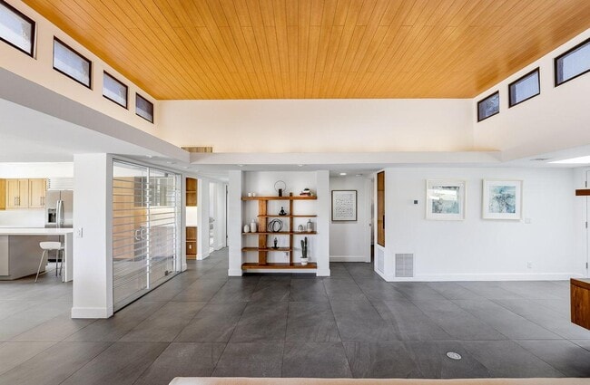 Building Photo - 8101 E Del Timbre Dr