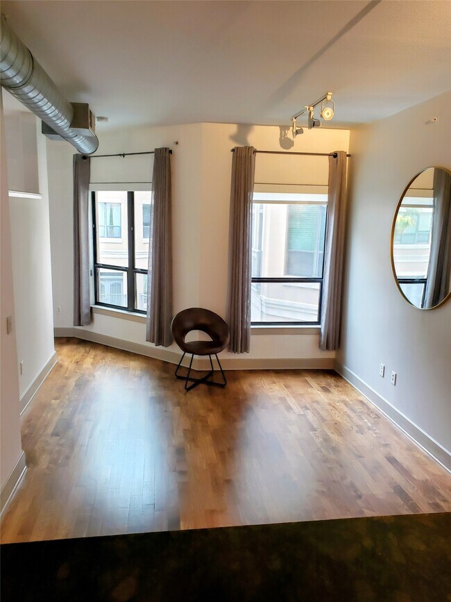 Building Photo - 1901 Post Oak Blvd