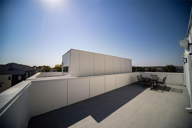 Building Photo - Urbane Crest Drive #236