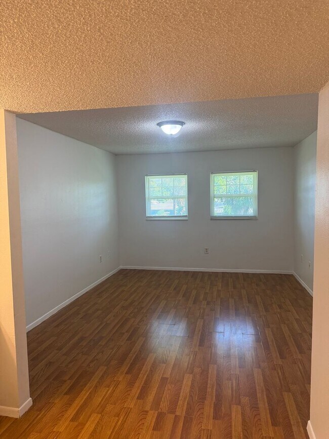 Building Photo - 861 Sky Lake Cir