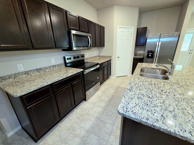Building Photo - Open Concept 3 Bed 2 Bath