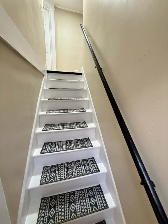 Building Photo - 35 Hess Ave