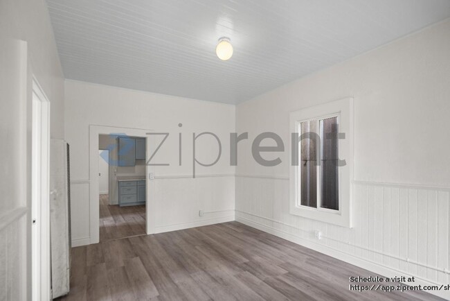 Building Photo - 833 36th Ave