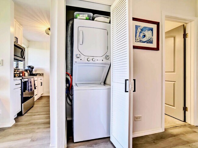 Building Photo - KAHANA MANOR 1BD 1 BA OCEAN VIEW AVAILABLE 12/1/25 FOR 1 YR. TERM