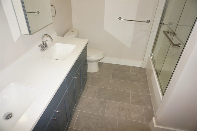 Building Photo - 99 Moody St