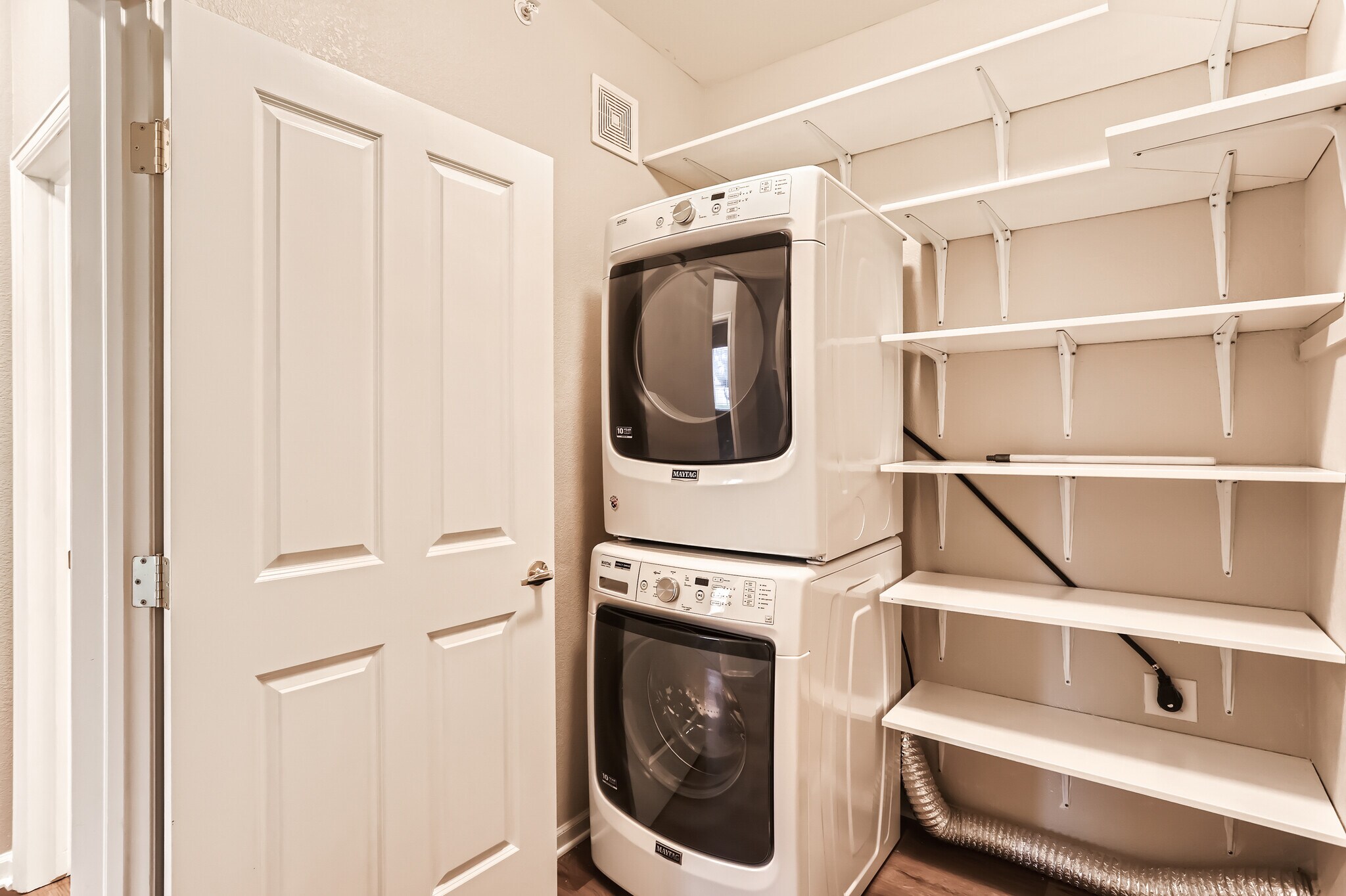 Building Photo - 8427 S Hoyt Way