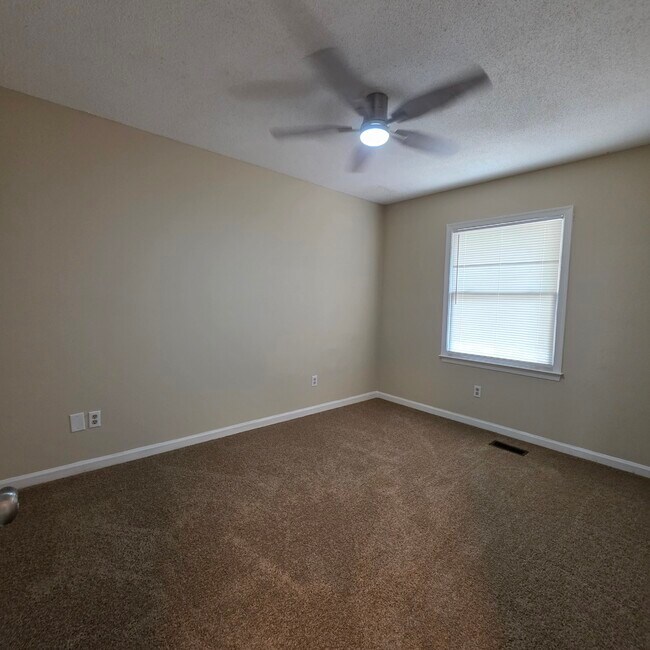 Building Photo - 1900 Buck Ln