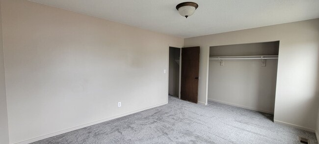 Building Photo - 3 Bedroom 1.5 Bathroom Home
