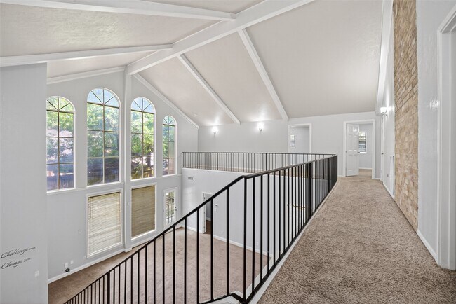 Building Photo - 8103 Oak Moss Dr