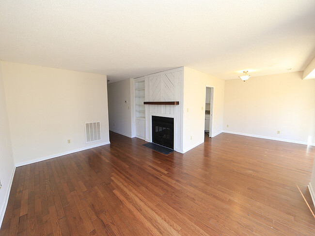 Building Photo - 3 Bedroom, One Level Townhome in North Bend!