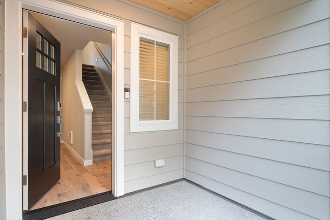 Building Photo - NEW Bothell Townhome | 4 Bedroom | $3750