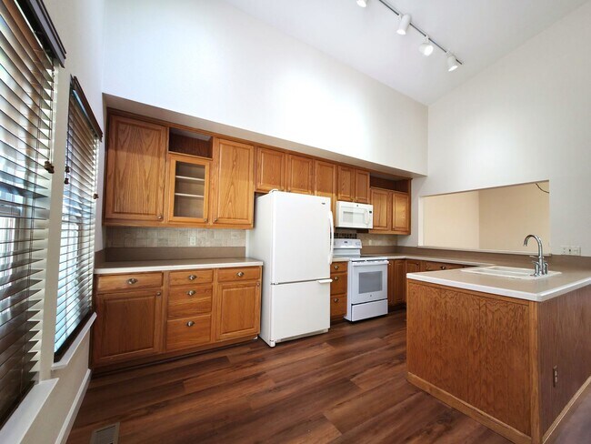 Building Photo - Beautifully Updated 3 Bedroom 2 Bath Updated Home in Lakeridge Springs with Included Yard Care