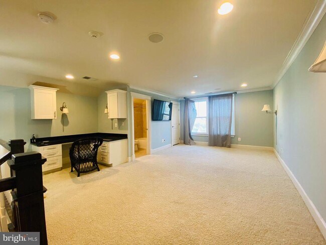 Building Photo - 2163 Potomac River Blvd