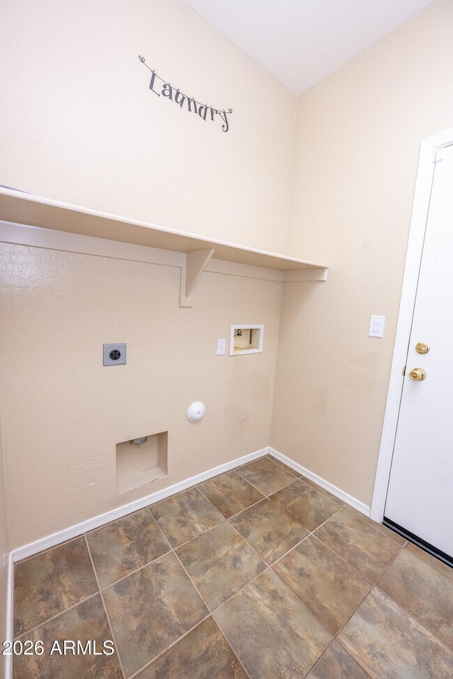 Building Photo - 2023 W Shackleton Dr