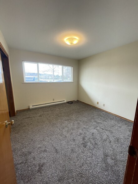 Primary Bedroom - 530 Burnett Ave N