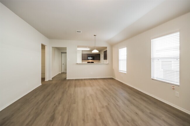 Building Photo - 2704 Atlas Dr