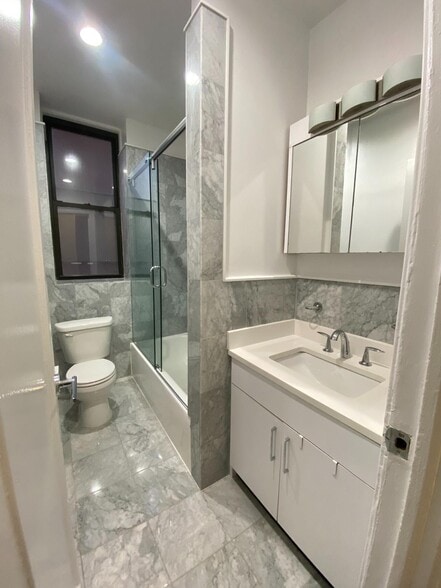 Building Photo - 200 W 58th St