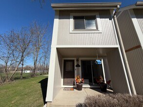 Building Photo - Welcome home to this beautifully maintained two-story townhome nestled on a quiet cul-de-sac in G...