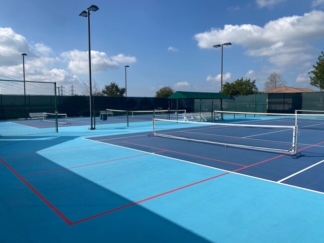 Building Photo - Sweet Senior Rental in Solera