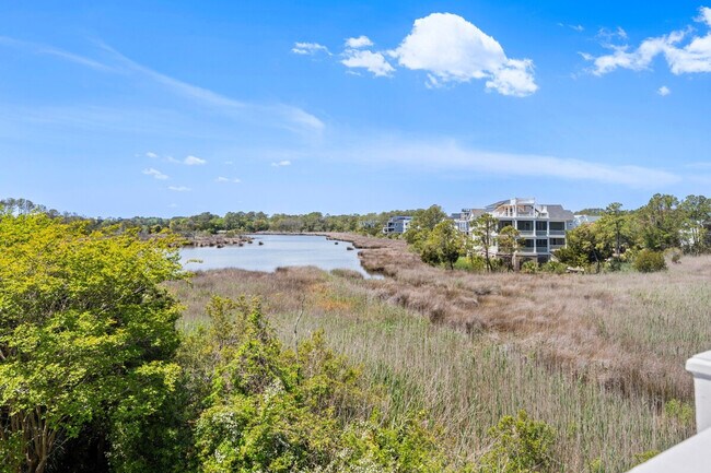 Building Photo - 64 Tradewind Ct