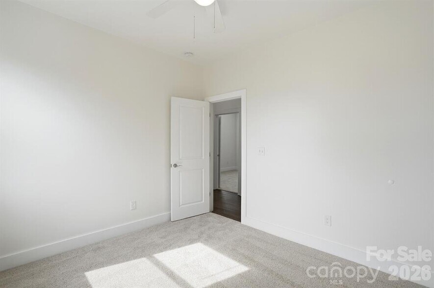 Building Photo - 102 Snyder Ct NE