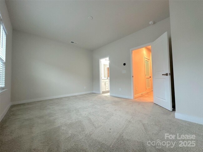 Building Photo - 460 Spearfield Ln