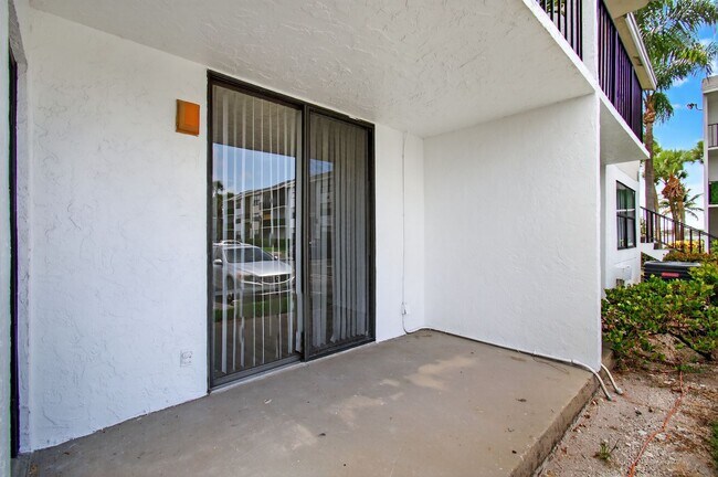 Building Photo - ONE BEDROOM ONE BATHROOM! WATERFRONT COMMU...