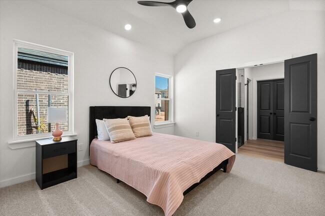 Building Photo - 1414 Farmhouse Ave