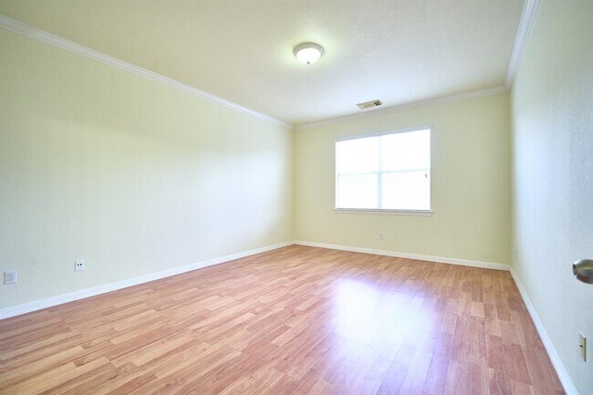 Building Photo - 10027 Deer Track Ct