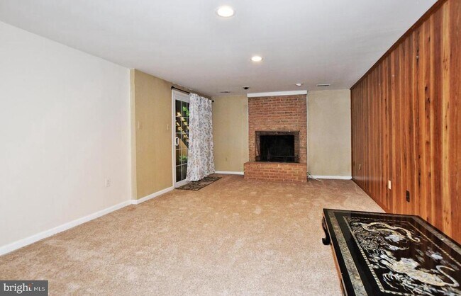 Building Photo - 10121 Crestberry Pl