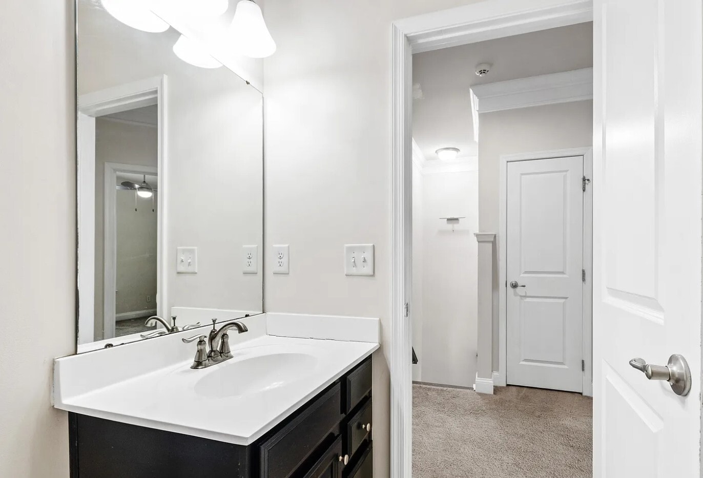 Shared Bathroom with Bedroom 1& 2 - 1101 Boxcar Way