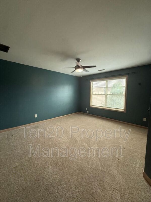 Building Photo - 25 Red Maple St