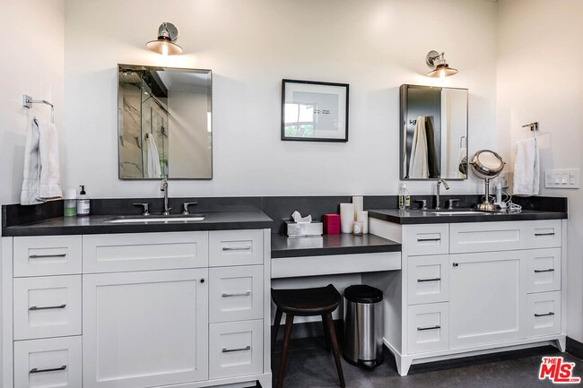 Building Photo - 4268 Colbath Ave