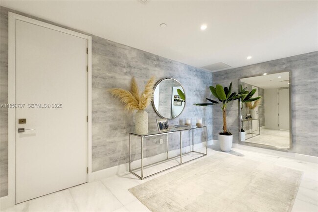 Building Photo - 700 NE 26th Terrace