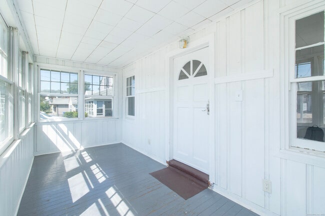 Building Photo - 38 Mohican Rd