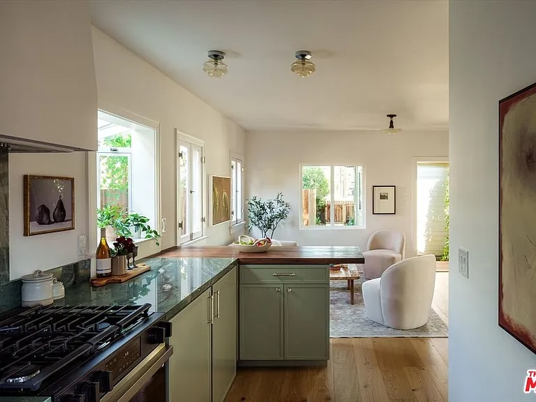 Building Photo - 5033 Townsend Ave