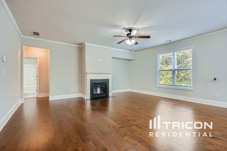 Building Photo - 5928 Wolf Creek Dr