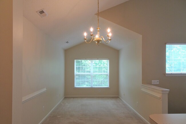 Building Photo - 2 Bedroom 2 bath rental in Bristol Commons...