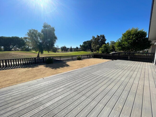 Building Photo - 3 Bed 3 Bath Ridgemark Home - Golf Course ...