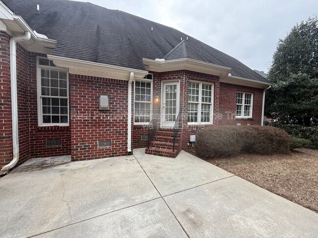 Building Photo - 2528 N Beech Ln