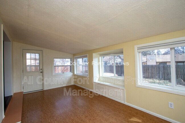 Building Photo - 2730 Hanover Dr