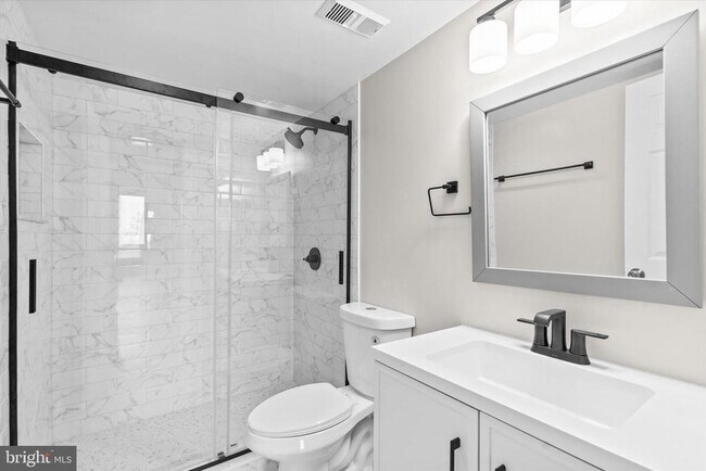 Building Photo - 3800 Powell Ln