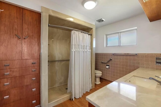 Building Photo - 216 Diana Dr