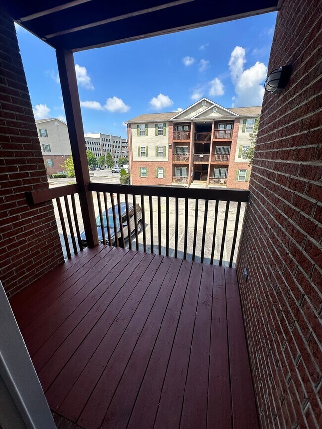 Building Photo - $1180 for 1 bedroom in a 4 Bedroom Apartme...