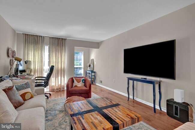 Building Photo - 307 Bollen Ct