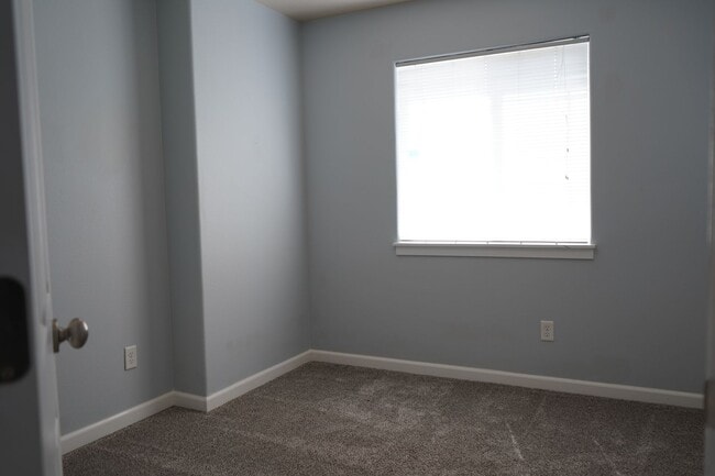 Building Photo - 4316 NE 58th Cir